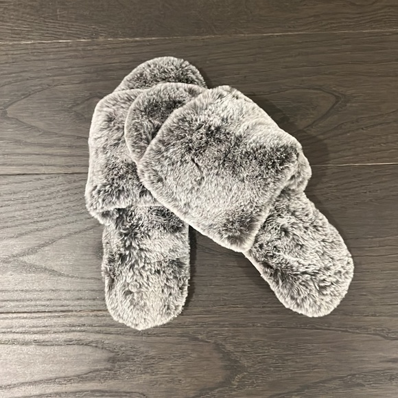 Fluffy slippers - Picture 2 of 4